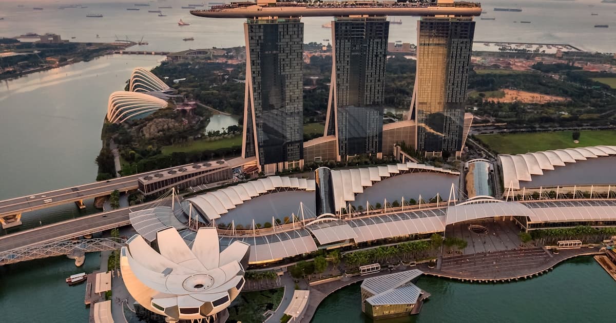 Singapore as Asia's Cloud Infrastructure Hub: Regional Growth & Multi-Country Scale